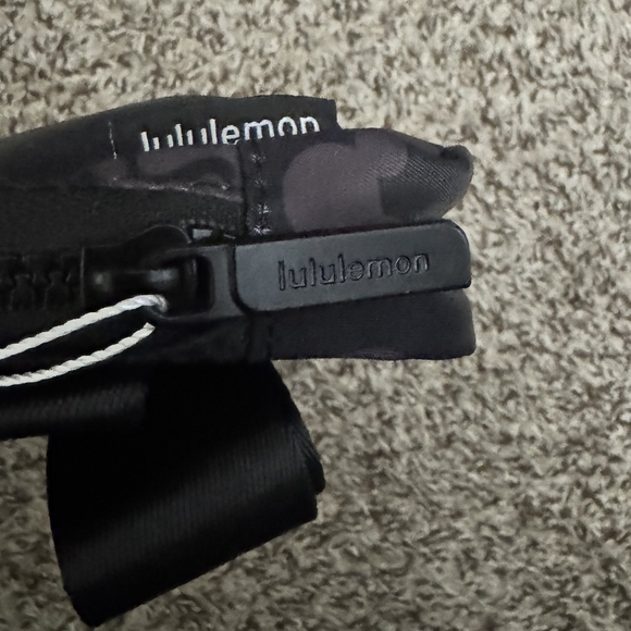 Lululemon x Disney Mickey Mouse Belt Bag Black NWT Everywhere 1L Rare - Picture 4 of 6